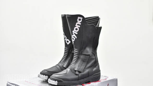 odmag's tweet photo. On test at OVERDRIVE: #Daytona #TransOpen GTX boots
https://t.co/8akIVikqc8 https://t.co/g914p9wlEv