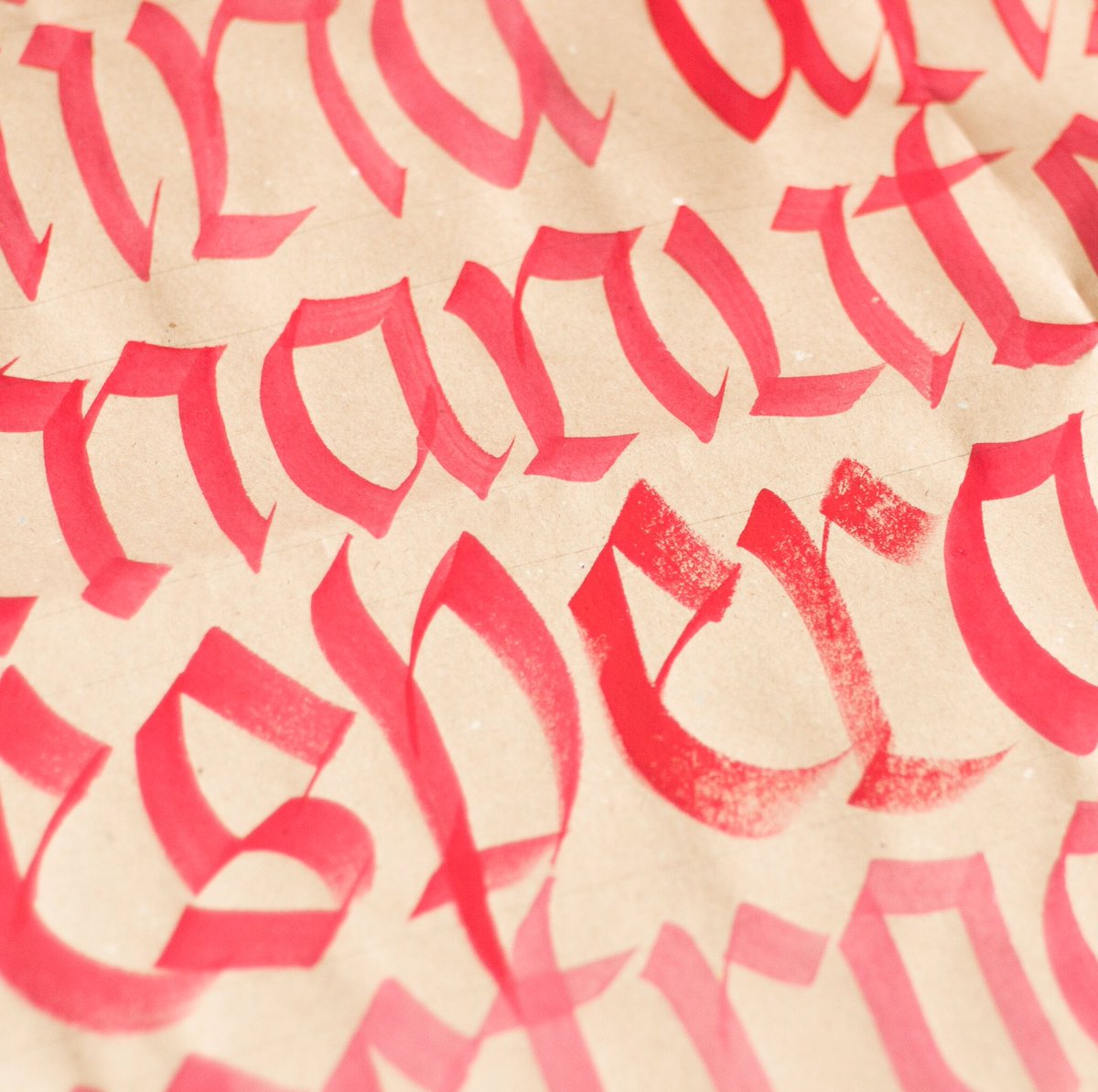 GinaSerret's tweet photo. To be back home means also to be back to brushes, nibs, paint and ink 🖌
#brushcalligraphy #caligrafiaconpincel #brush #blackletter #blackletters #gothic #gotica #calligraphy #caligrafia #calligrafia #practice #sketch #wip #gouache #pincel #pinzell #texture #letters #textura https://t.co/ArVEAMPdpK