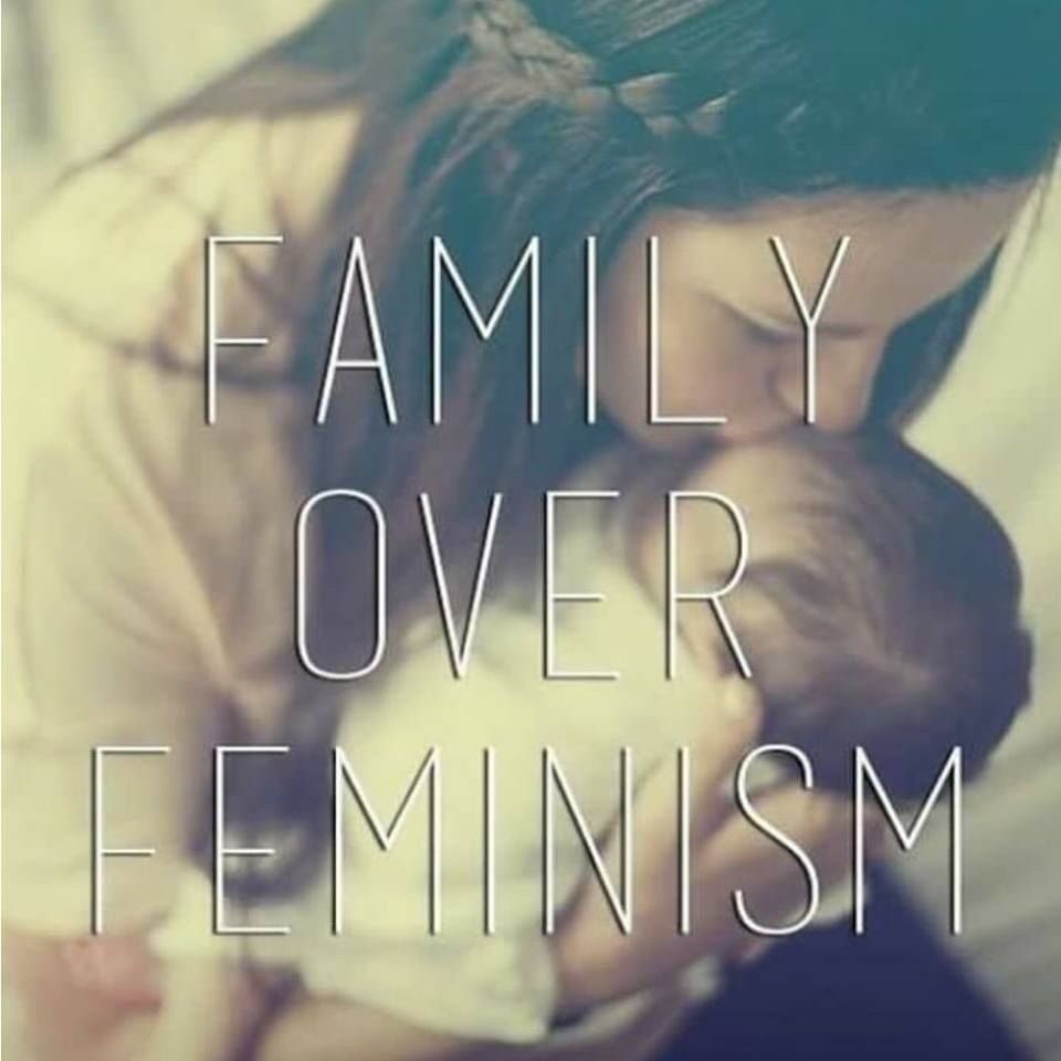 Anti_MigrantSLO's tweet photo. Družina > moderni radikalni feminizem https://t.co/08yRmJf7oi