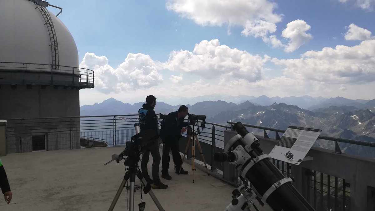 Au <a href="/PicduMidi/">Pic du Midi</a> on observe. Mais pas de président de la république en vue encore <a href="/EmmanuelMacron/">Emmanuel Macron</a>