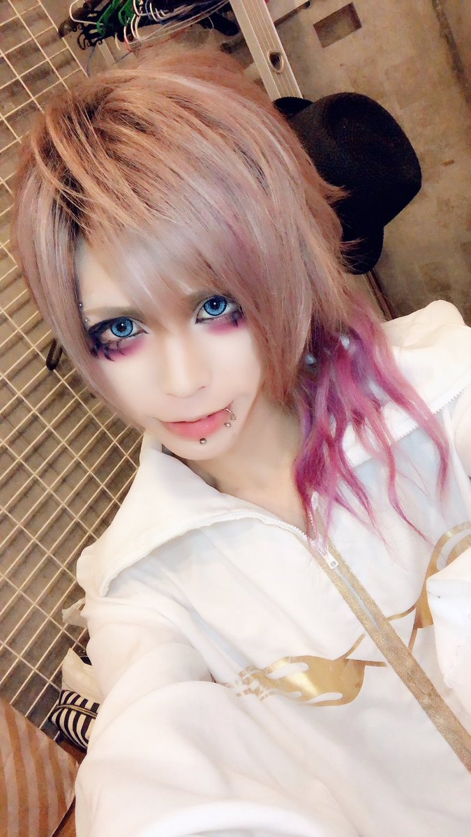 岡山ワンマンありがとー！！！ 今日は懐かしい髪型しました卍 そろそろ