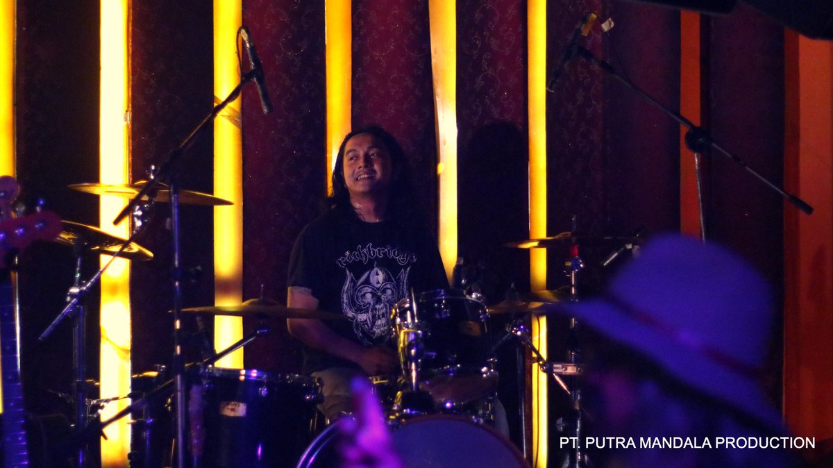 Thank you "Rock n Roll Attitude The Complete Story Of The Rolling Stones" <a href="/jk7barandclub/">JK7 Bar & Club</a> 
.
@trison_manurung
@didik_oranges 
@wa2ncher 
@ega_haqq 
<a href="/adhytiaperkasa/">Adhytia Perkasa</a>
.
.
.
#deathdistortion #terserah #reinkarnasi #metal #rock