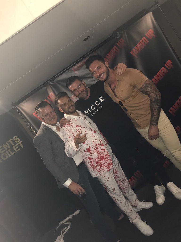 #Fangedup#premiere#Leicstersquare <a href="/dapperlaughs/">Daniel O’Reilly</a> 🥂
