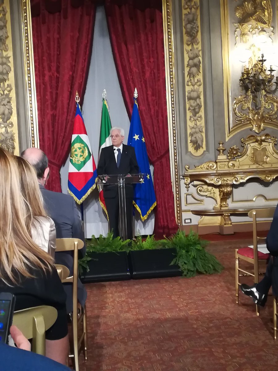 M. Alessandra Rossi (@rossi_aless) on Twitter photo Mattarella cita Manzoni alla cerimonia del ventaglio: il buon senso c'era ma se ne stava nascosto per paura del senso comune. Emozionante ascoltarlo, ma soprattutto emozionante ascoltare il mio <a href="/marcodifonzo/">Marco Di Fonzo 🇪🇺</a> Mattarella cita Manzoni alla cerimonia del ventaglio: il buon senso c'era ma se ne stava nascosto per paura del senso comune. Emozionante ascoltarlo, ma soprattutto emozionante ascoltare il mio <a href="/marcodifonzo/">Marco Di Fonzo 🇪🇺</a>