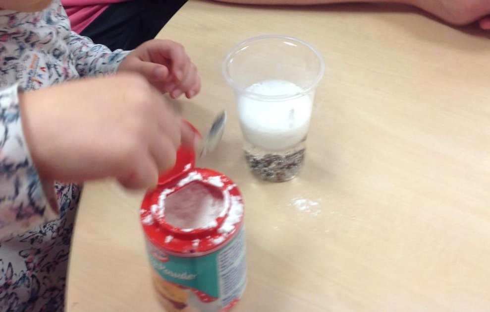 SpringNurseryH's tweet photo. Dragonflies enjoyed the Dancing Raisins Science experiment (https://t.co/zK5pTTCorb).
We also developed writing skills by making marks in the sand with a feather. #springgrowlearn #springnurseries https://t.co/DWgYIihUKM