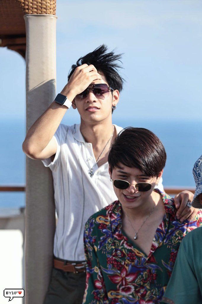 __10Degrees's tweet photo. 20180726 oishi 
singtokrist preview 4p
Super motel～How’s the feeling about the collarbone?
@stjinx_maya  @kristtps 
#perayaofficial #SingtoKrist 
#SingtoPrachaya #KristPerawat https://t.co/SiOFTKwJgO