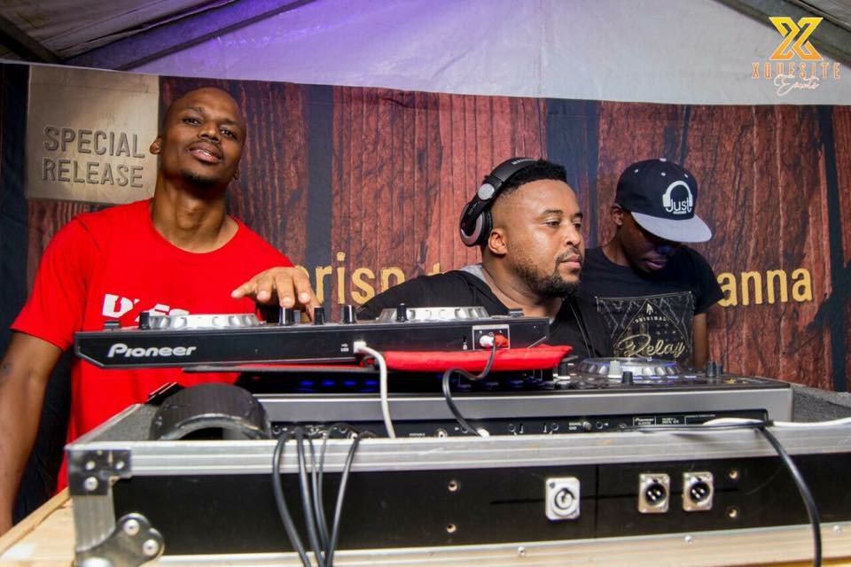 JuniorX_SA's tweet photo. Throwback....When @DJSOXsa was about to burn the house down.🔥🔥
#XQuesite_Events https://t.co/bFgt8WpSHD