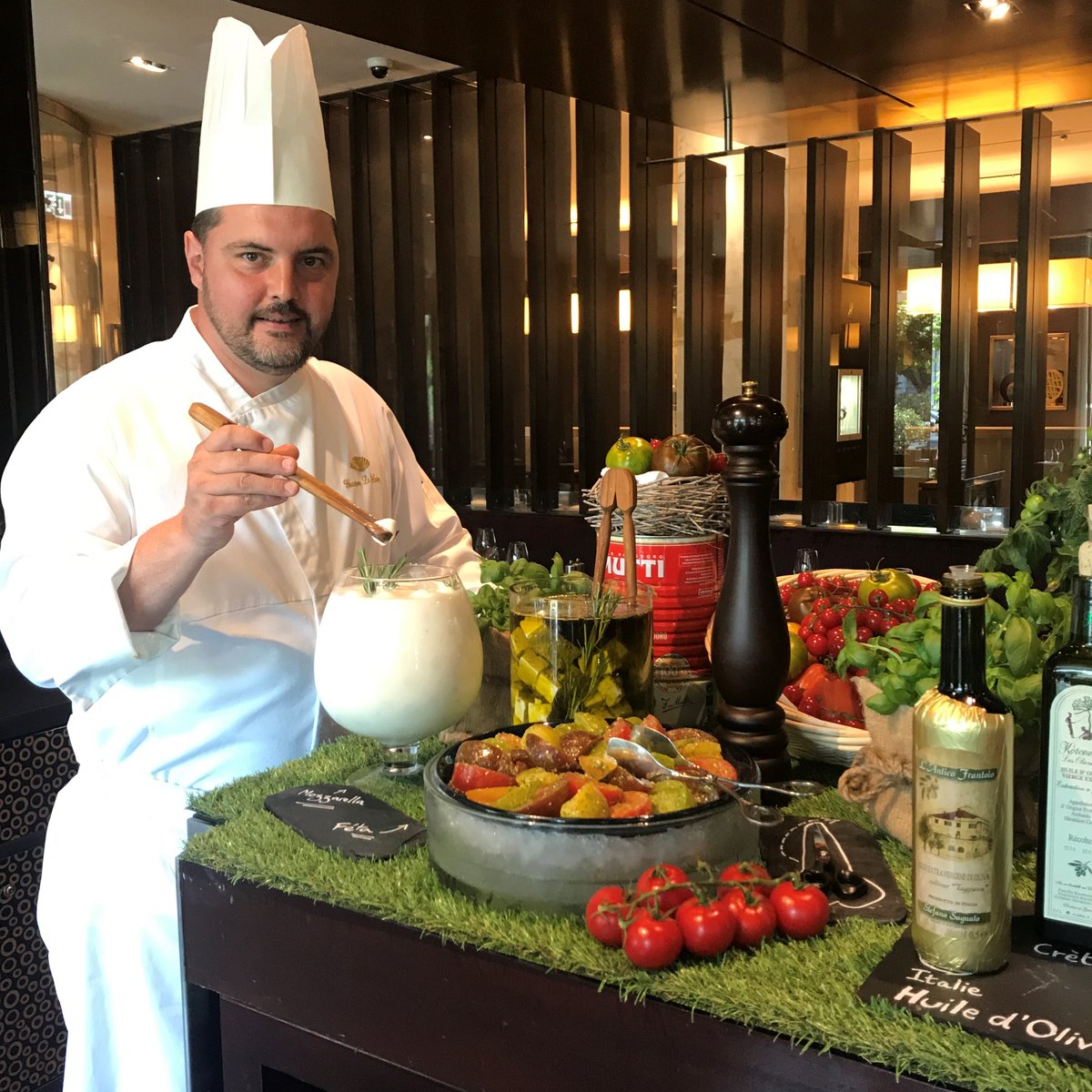 Final touch on the Café Calla's lavish tomato buffet by our talented Chef Yoann Le Bihan. #finaltouch #tomatoes #cafecalla #MandarinOrientalGeneva