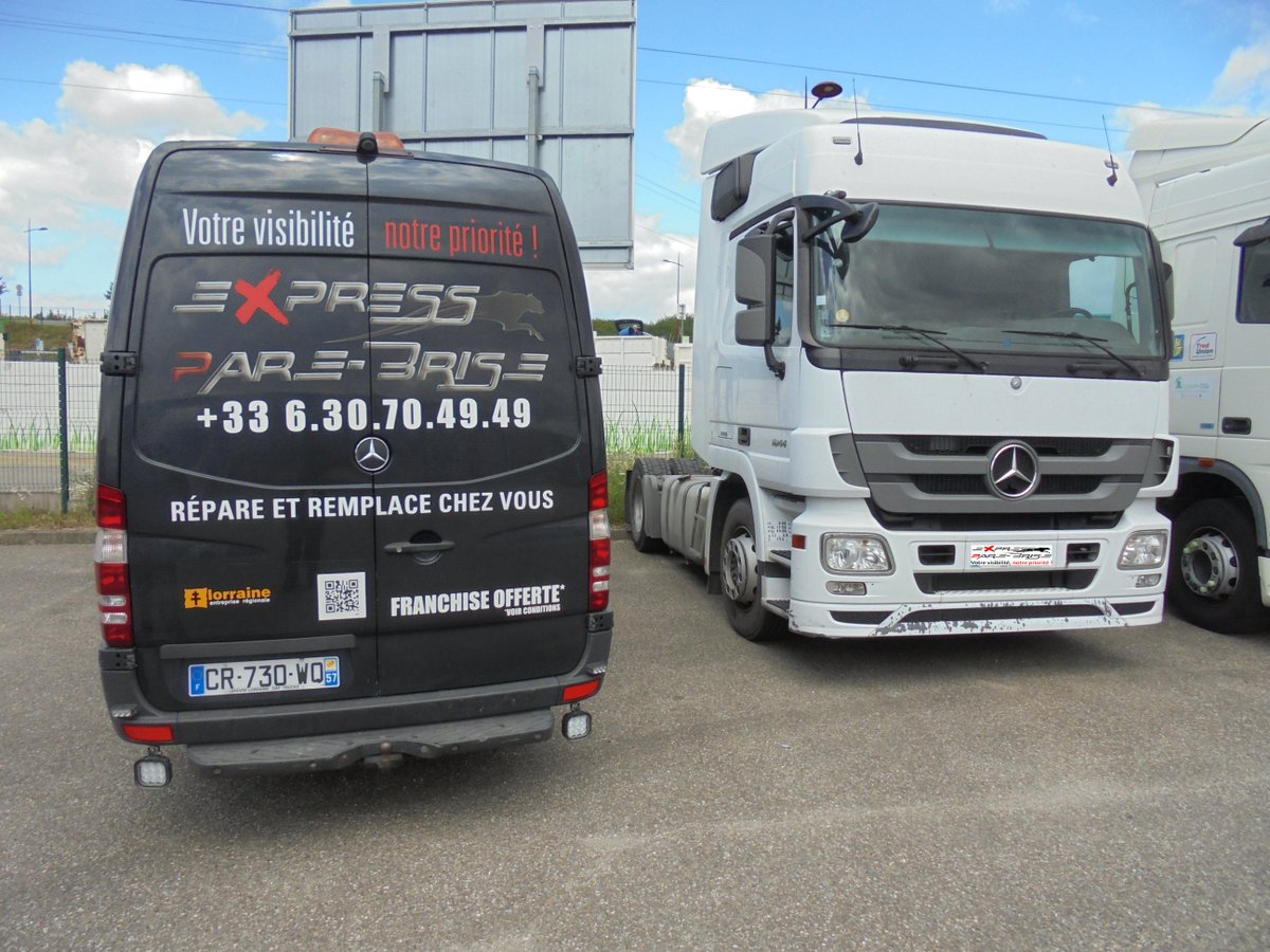 #Jeudi #Transport #Entreprises #GrandEst
Bel impact 😮 pour ce magnifique ACTROS griffé de l'étoile sous une toile de fond azur ...
Remplacement de pare-Brise sur un joli spécimen 
Remplacement #PareBrise <a href="/expressPB_57/">Express Pare Brise</a> 
Publié via <a href="/Hoptimiz_fr/">Hoptimiz</a> 
facebook.com/expressparebri…