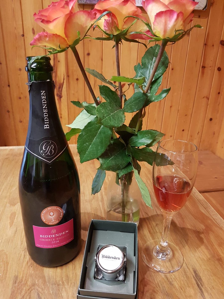 BiddendenVine's tweet image. Our new Biddenden Sparkling wine stoppers have arrived &amp;amp; are now available in the Vineyard shop - thanks to @WaitersFriendCo 🍾 
We love them!

#englishsparkling #englishfizz #biddendenvineyards