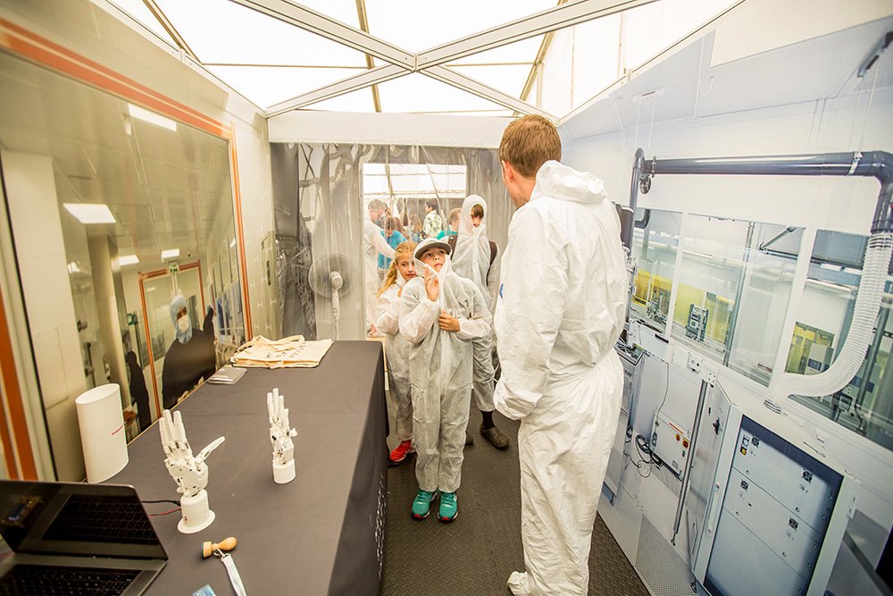 RoyceInstitute's tweet photo. We're full of the post @bluedotfestival blues but we've just received the photography from our stand!
.
.
Take a look at what we were up to @jodrellbank last weekend https://t.co/hHE3E3Blgi
.
#GenerationRoyce #bringonnextyear https://t.co/wCLUgVUE53
