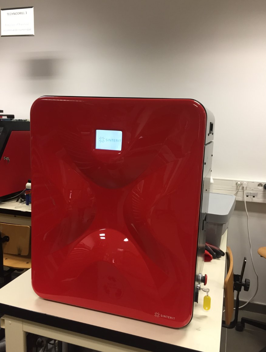 L.I.S.A. Lisa ! Petit bijou de <a href="/Sinterit/">Sinterit 3D Printer</a>. 
Nous accueillons une nouvelle imprimante 3D au Fablab pour que nos étudiants puissent encore plus faire fonctionner leur créativité ! 
Et elle a déjà commencé à travailler … ! 

#ecoledingenieurs #fablab <a href="/EceMakers/">ECE Makers</a>