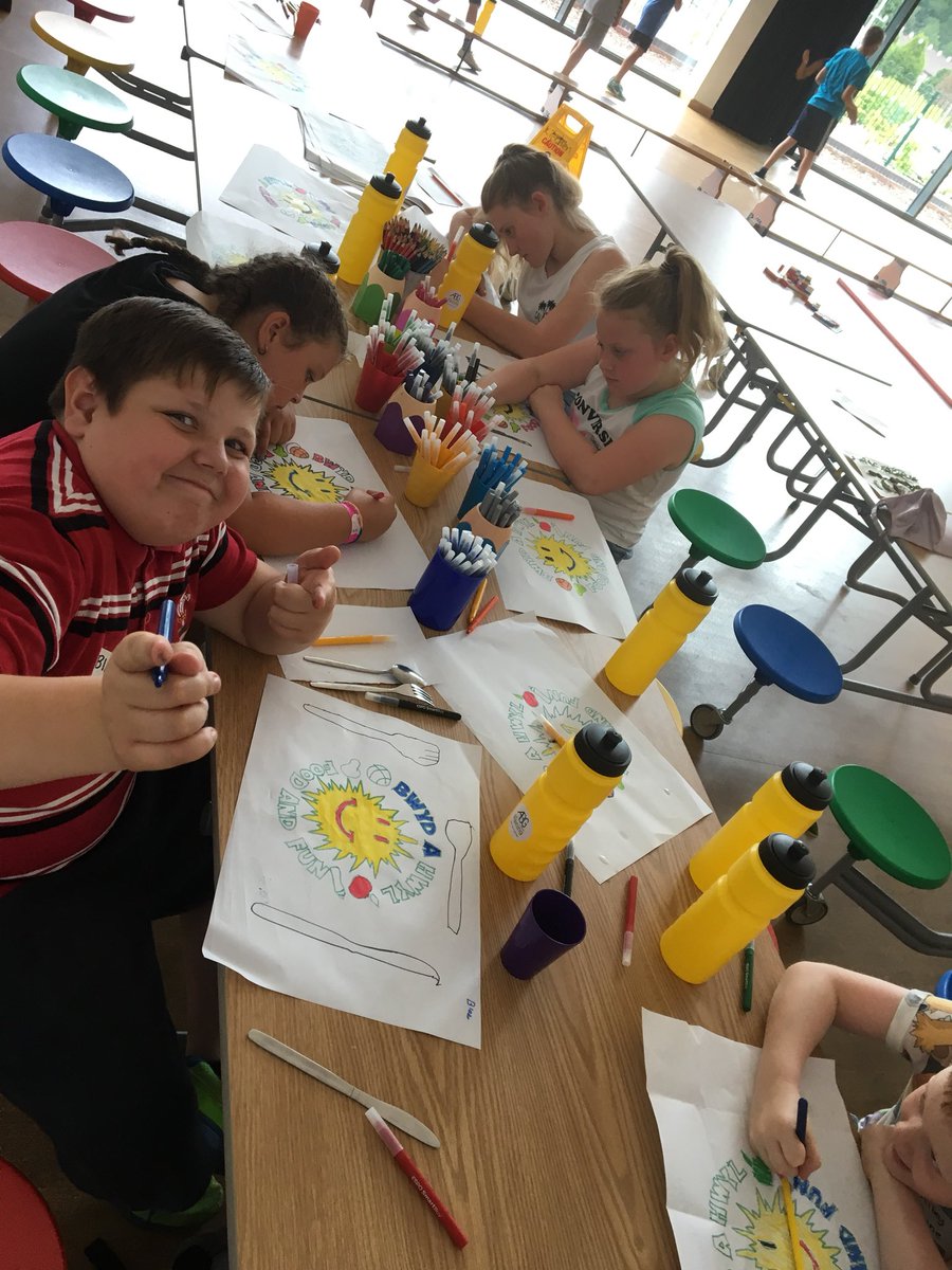 SHEPALC's tweet photo. Having great fun and learning all about the environment at #SHEP #foodandfun thank you Nadine and Aileen @abertillery3_16 @BlaenauGwentCBC https://t.co/NunZpRRk2z