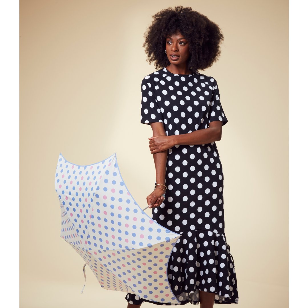 FultonUmbrella's tweet photo. Oooh, It’s scorching out there! Protect yourself from 99% of the sun’s harmful rays with our new Parasoleil range. #fultonumbrellas #sun #summer #parasol #upfprotection #sunprotection https://t.co/PCoPRBJkjf