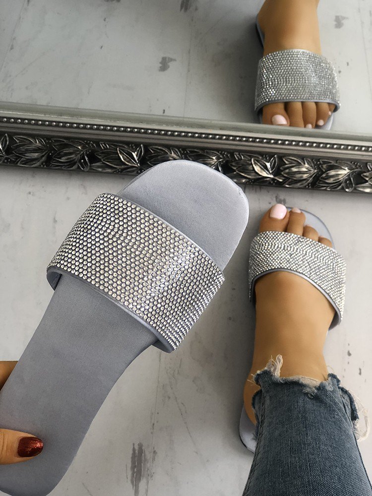 ShoesLemon's tweet photo. Shiny Embellished Peep Toe Flat Sandals

$26.99    45% OFF

https://t.co/lvhXABOqIG

#flipflops #sandals #Trending #Fashion
#summer #elegant #love #feet #comfy #London #love #hot #model https://t.co/yxsKr8mdqA