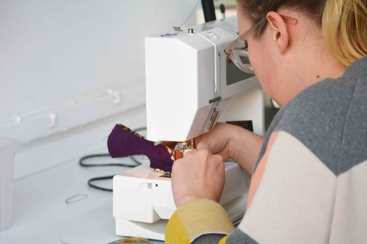 designmeworld's tweet image. Make a textile bird and be part of research into craft and wellbeing! Join me and @SaraNevay at our next workshop ‘birds of a feather sew together’ on 21st of August 2018 @DJCAD Sign up here: birdsofafeathersew.eventbrite.co.uk #Dundee #Workshop #textiles #research #Dundee