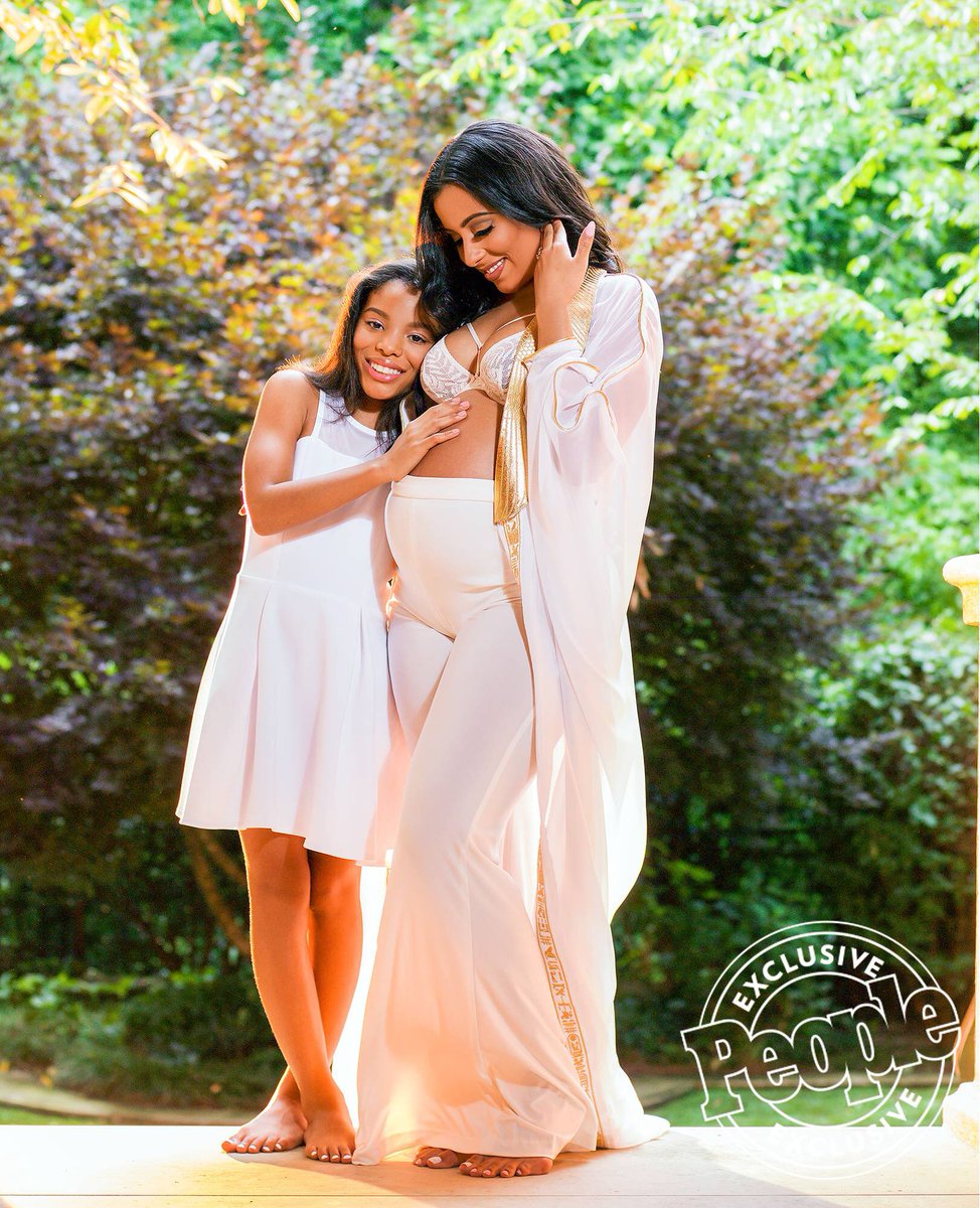 New photos! 
<a href="/Tyrese/">Tyrese Gibson</a> surprises wife Samantha Gibson with maternity photoshoot 

people.com/babies/tyrese-…