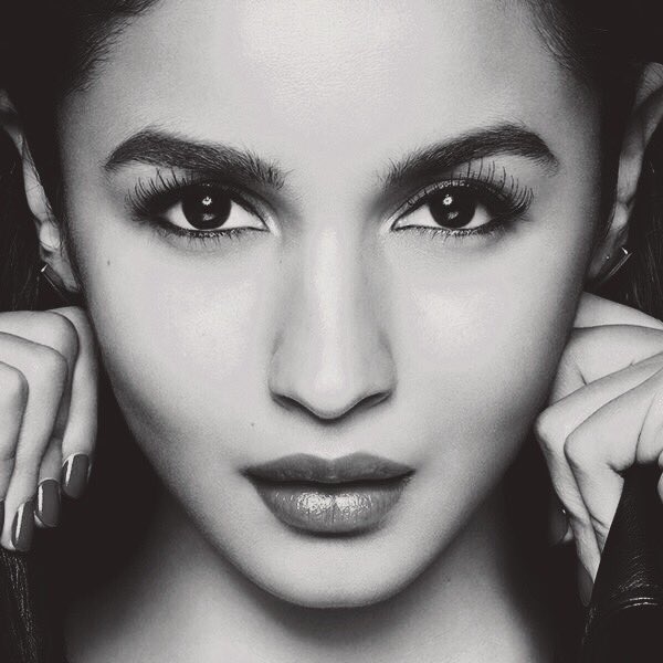 BestOfAlia's tweet photo. @aliaa08 is on Fire. ✨ https://t.co/1thO1mVBE4
