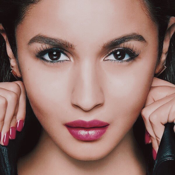 BestOfAlia's tweet photo. @aliaa08 is on Fire. ✨ https://t.co/1thO1mVBE4