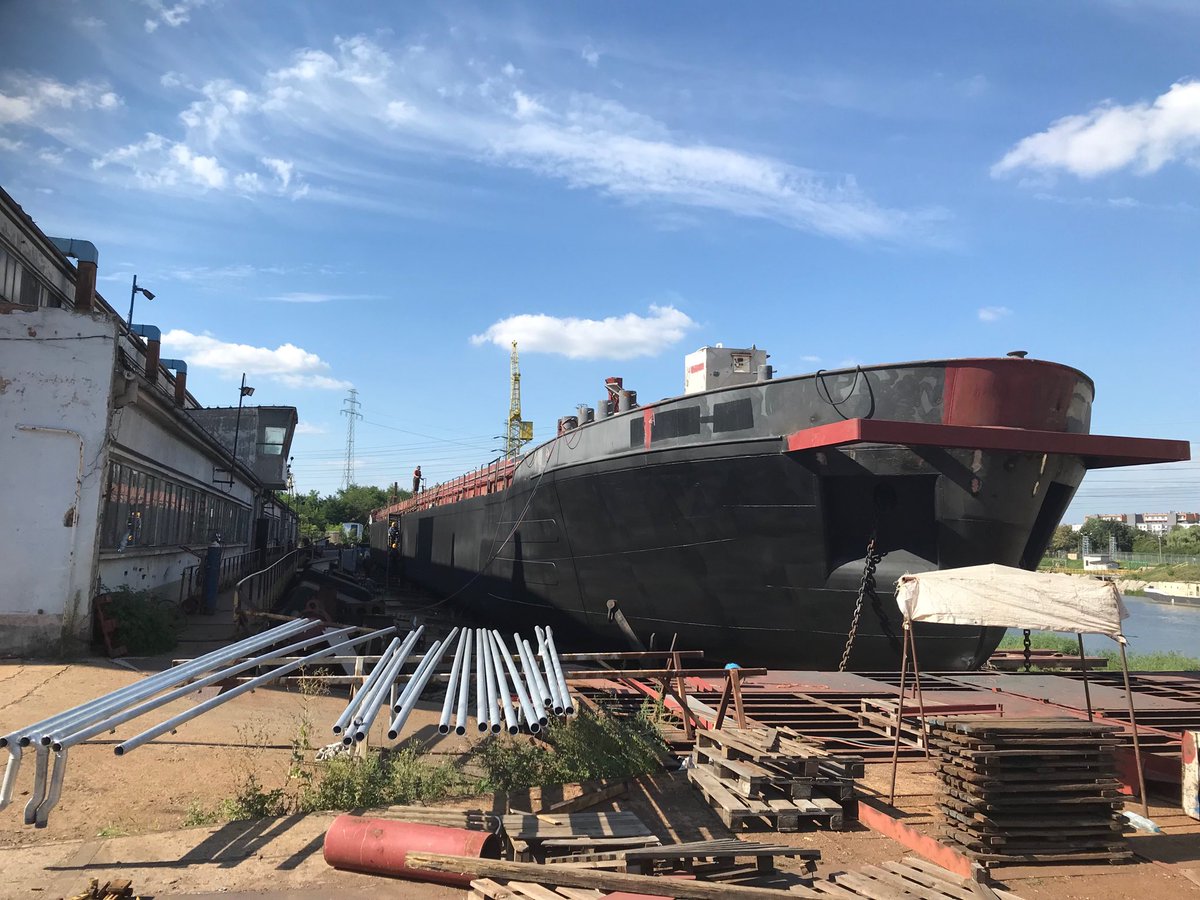 CorOriana's tweet photo. Containerbak Milano3 in de laatste fase voor de tewaterlating #kamar #shipping #ShipBuilding https://t.co/CapQiEiDt3