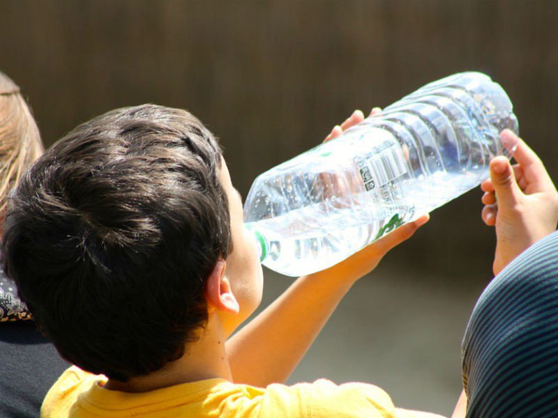 Des de l'Ajuntament us recordem els consells per evitar els cops de calor ara que s'apropen temperatures altes! Més info:  bit.ly/CALORESTIU #abrera #ajutnamentabrera #AbreraInforma #temperaturesaltes