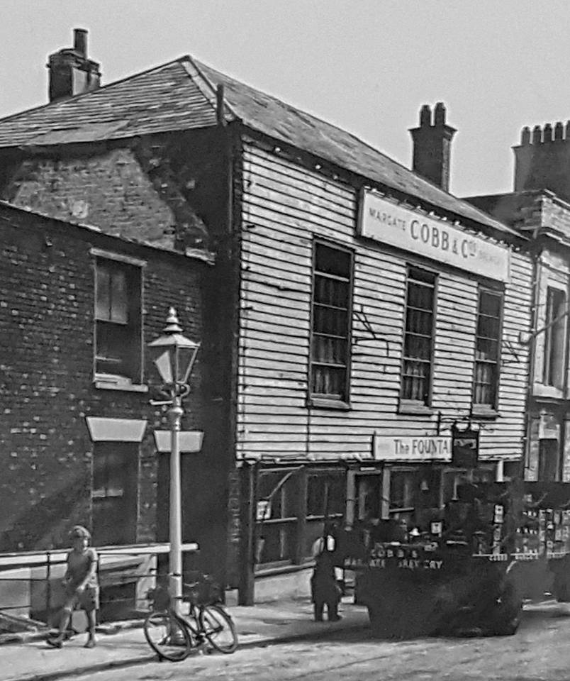 Do you know where this pub once stood? Reply with your answers! Have you got any #throwbackthursday pictures? We'd love to see! #tbt #thanet #kent #isleofthanet #oldphotograph #backintheday #retro