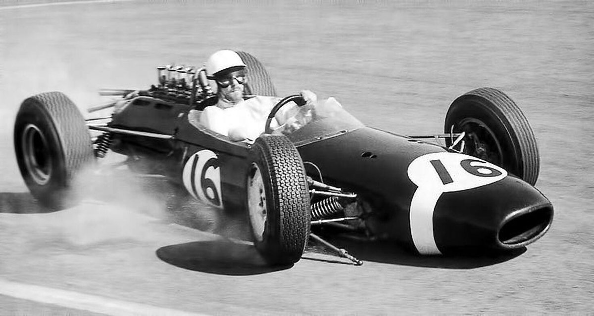 Funny looking suspension 🤔
Jo Bonnier in the Brabham BT7 before his retirement from the 1964 Mexican Grand Prix #F1 #F1History