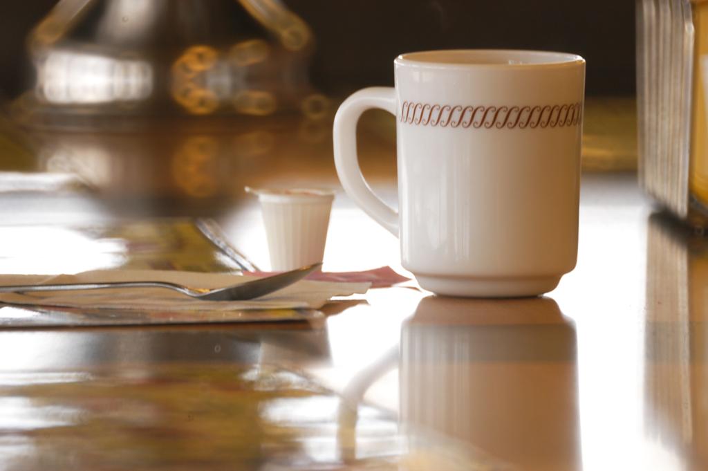 WaffleHouse's tweet photo. Breaking out the fine china #tbt #WHarchives https://t.co/x8qgOuNwOp