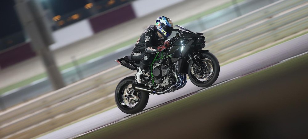 LeanGP_'s tweet photo. 👊✊ Kawasaki will take the Ninja H2 to Bonneville to get the record for the fastest street motorcycle in the world. https://t.co/uY17w4f3w5