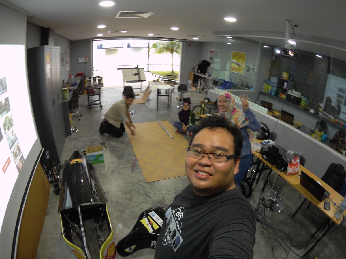 utbsem's tweet photo. #throwbackUTBEDT18 is offering you the memories of building the car from modifying it's skeletal chassis to sticking the sponsorship stickers onto the car's body. The presence of our Drivers are crucial in ensuring the accurate measurements of the car. https://t.co/sBFlOZXmsP