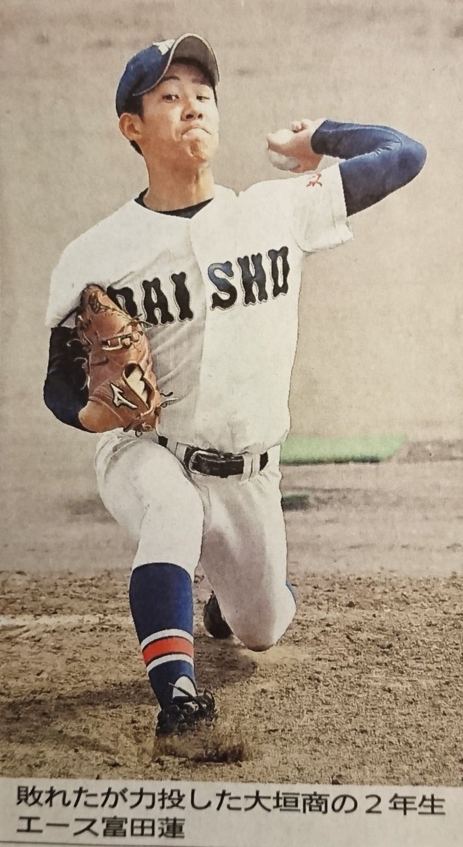23rnbb41wf's tweet photo. 今朝の岐阜新聞１４、１５面
２面を使って掲載

第１００回全国高校野球選手権記念岐阜大会

大垣商１－７大垣日大

大垣商 富田 蓮 力投、悔いなし
２年生エース「来年は絶対甲子園」

来年も頑張れ⚾📣 https://t.co/gzqi5Gpiza