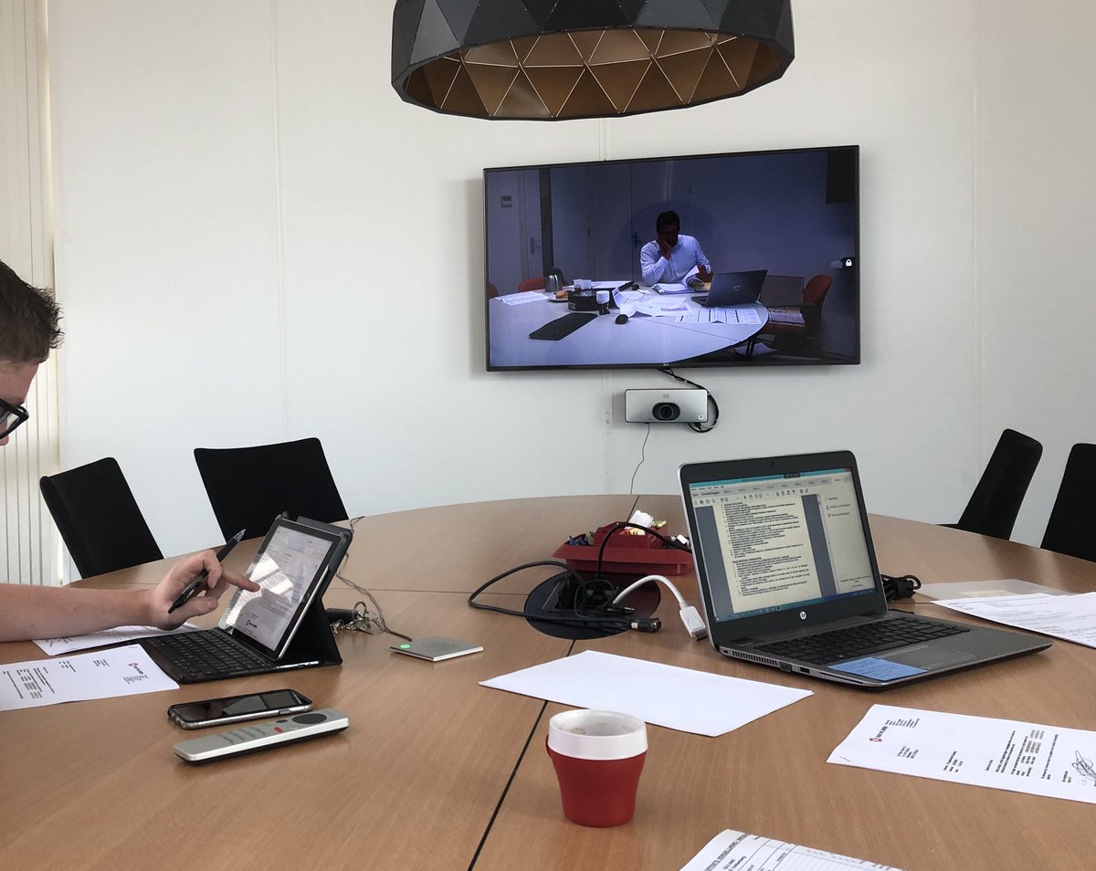 142 km van elkaar verwijderd en toch even aan tafel de offerte doornemen <a href="/VanWijnenGroep/">Van Wijnen</a>. Het grootste probleem was het doorgeven van de gevulde koeken😄