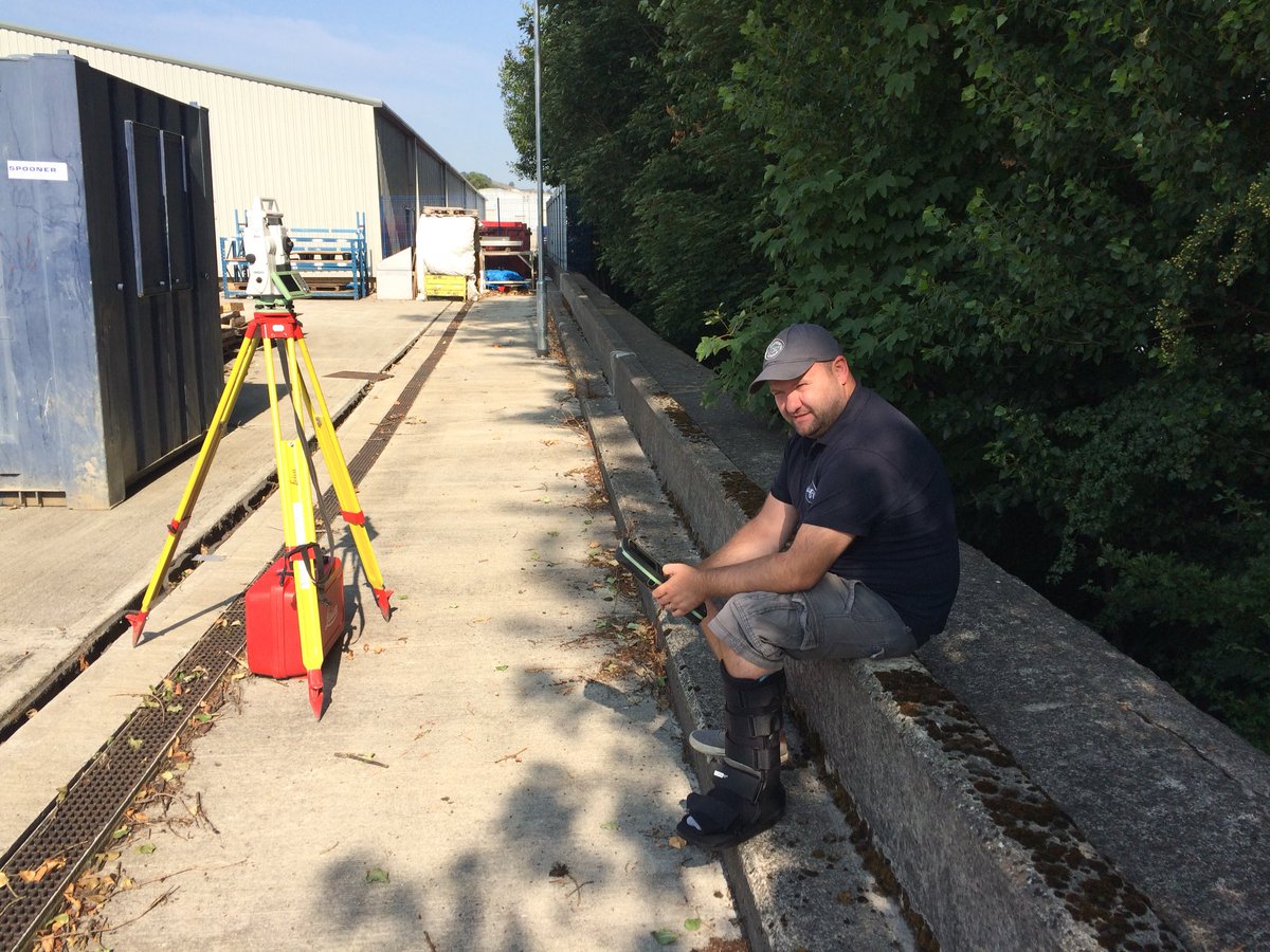 grant_ep's tweet photo. There’s no stopping our one-legged legend @D_hand_01 !!! 👊🏻 Our #surveyhero #Geospatial #monitoring #bigboot #whatboot https://t.co/6LP9yDzOUW