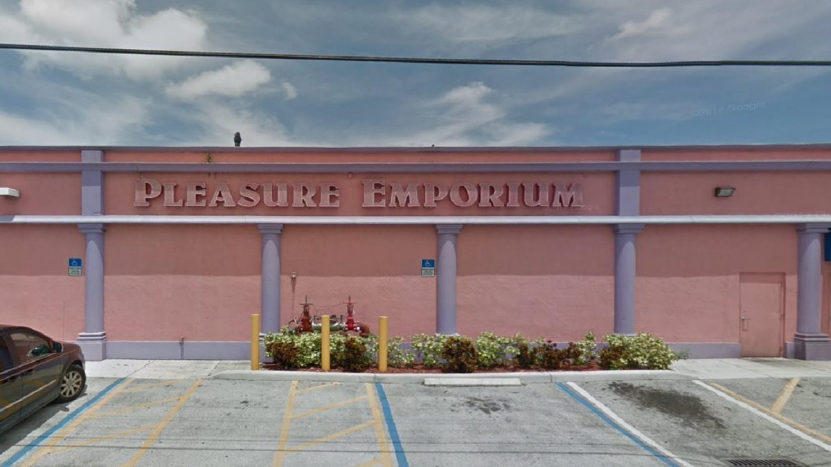 13 men arrested for "enjoying themselves" inside the Pleasure Emporium in Hollywood. bit.ly/2OiHtxe?utm_so… https://t.co/jhNmYxVbVN