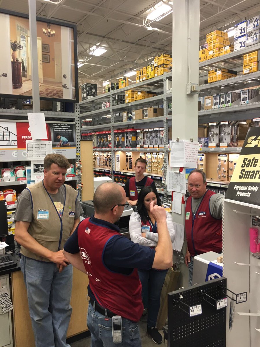 Lisa_QG13's tweet photo. Great times in M1284 for our Day of Development!  Key cutting, lead generation, interview prep!  #Region14HR #DayofDevelopement #redvestsoco @jbbreier @MarkMccracken18 @e_griswold https://t.co/KQYu9kcxl6