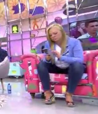 A30Janet's tweet photo. @salvameoficial @fabricatele POTORRA cierra las piernas que estás apestando todo @telecincoes ¿Cuándo los directores la obligarán a cerrar las piernas ...??? Enseñadle modales https://t.co/Wta5OqqJnu