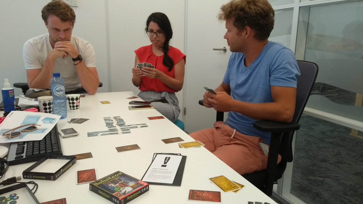 Hoe komen we met de @watertrainees &amp; @bodemtrainees  deze warme middag door? Door spelletjes te spelen! Ideeën opdoen voor de #seriousgame voor <a href="/deltares/">Deltares</a> over #adaptivegovernance rondom de #MarkerWadden. Met trainees <a href="/vcmaduro/">Amy Maduro</a> <a href="/dijkej/">Evert Jan Dijk</a>, Merijn &amp; Karst