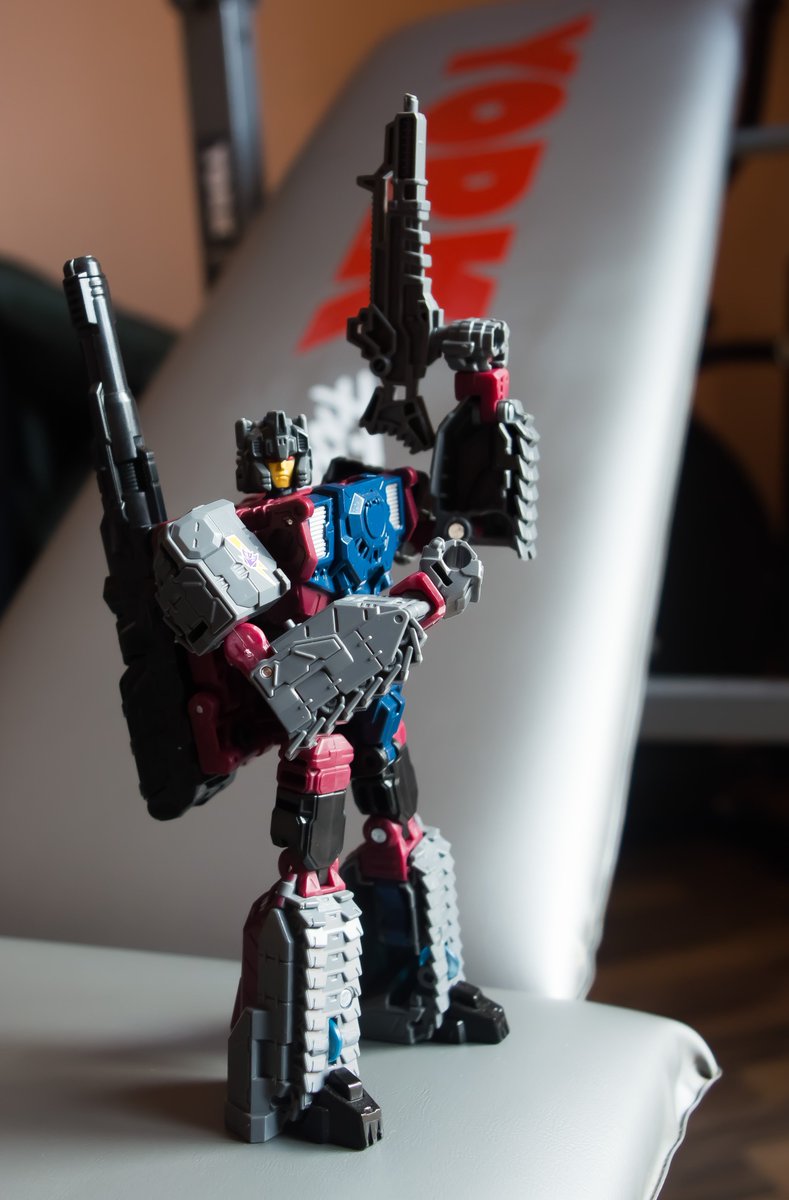 SlitheDiabolica's tweet photo. Todays #Benchbot was no help at all. He went into business for himself and just took selfies the whole time. #Deskbot https://t.co/43eaSHbHs2