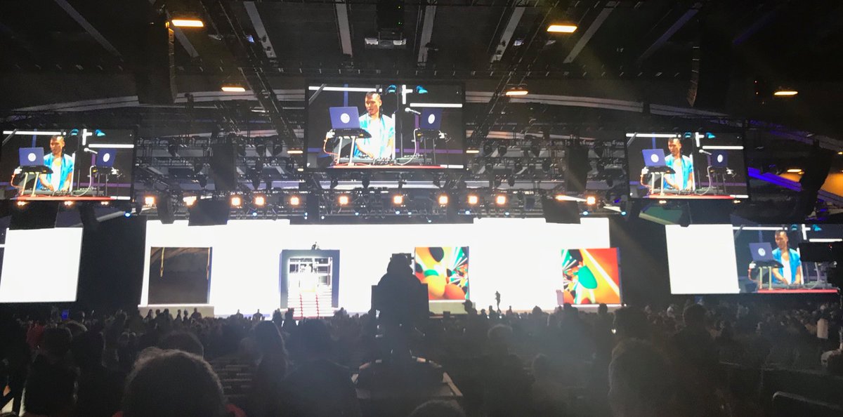 tati_pilon's tweet image. Ready for Dev Community Day at #cloudnext18 #showmethecode 👩🏽‍💻💥📱
