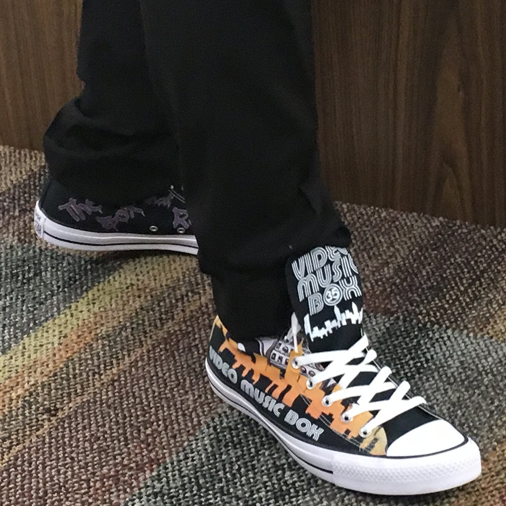QPLNYC's tweet image. PS: those @VideoMusicBox kicks are tight, Uncle Ralph. Tight. #VMB35 #Chucks #ChuckTaylors #QLHipHop