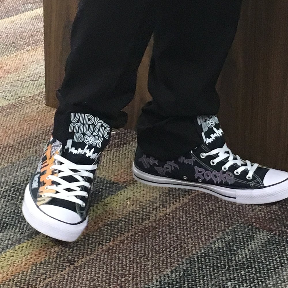 QPLNYC's tweet image. PS: those @VideoMusicBox kicks are tight, Uncle Ralph. Tight. #VMB35 #Chucks #ChuckTaylors #QLHipHop