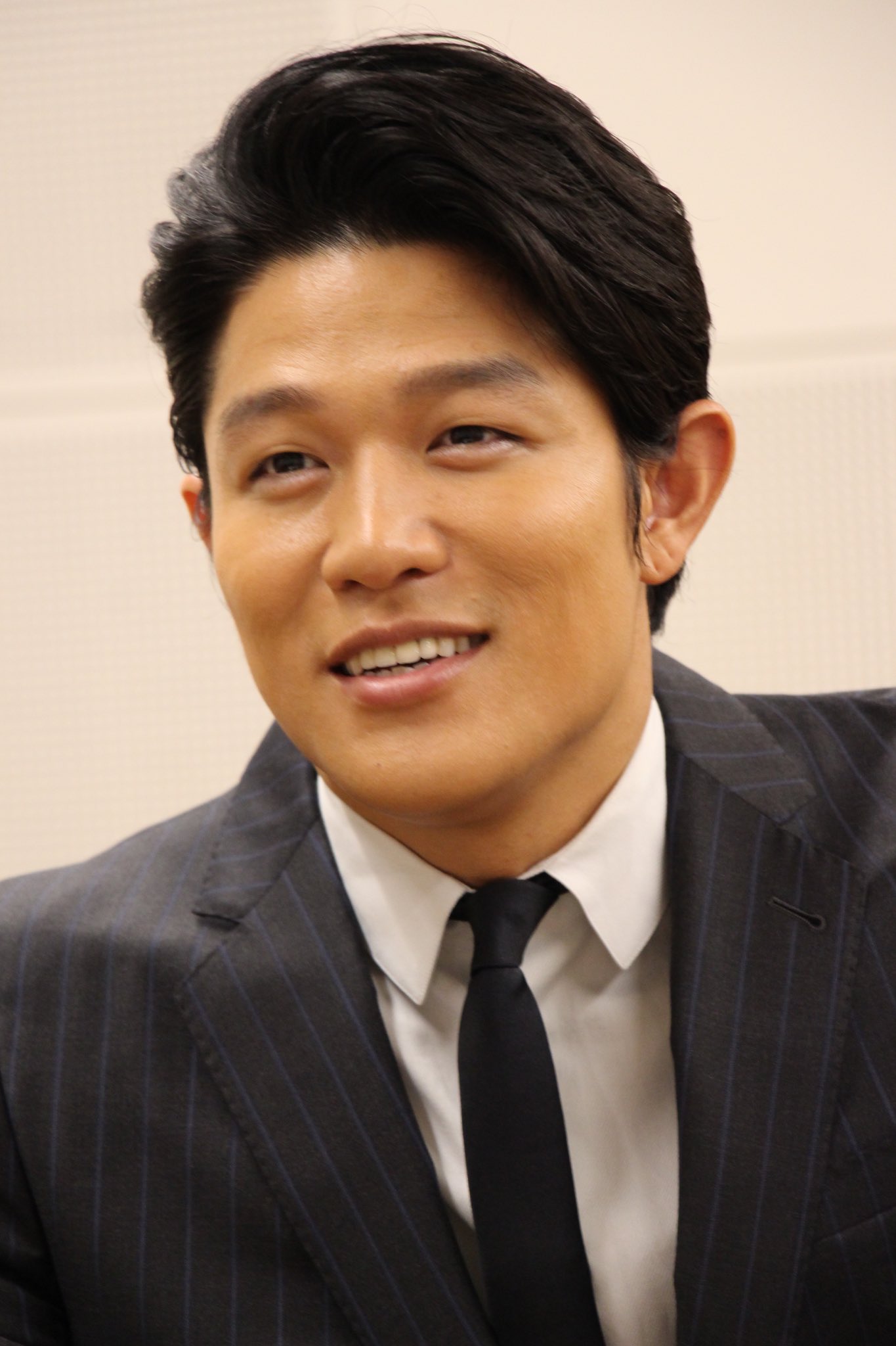 しょま 鈴木亮平とチョン ソンリョン これ思うん俺だけなんかな 完全に一致では無いのだが何となく似てる T Co Rjx7iwo40p Twitter