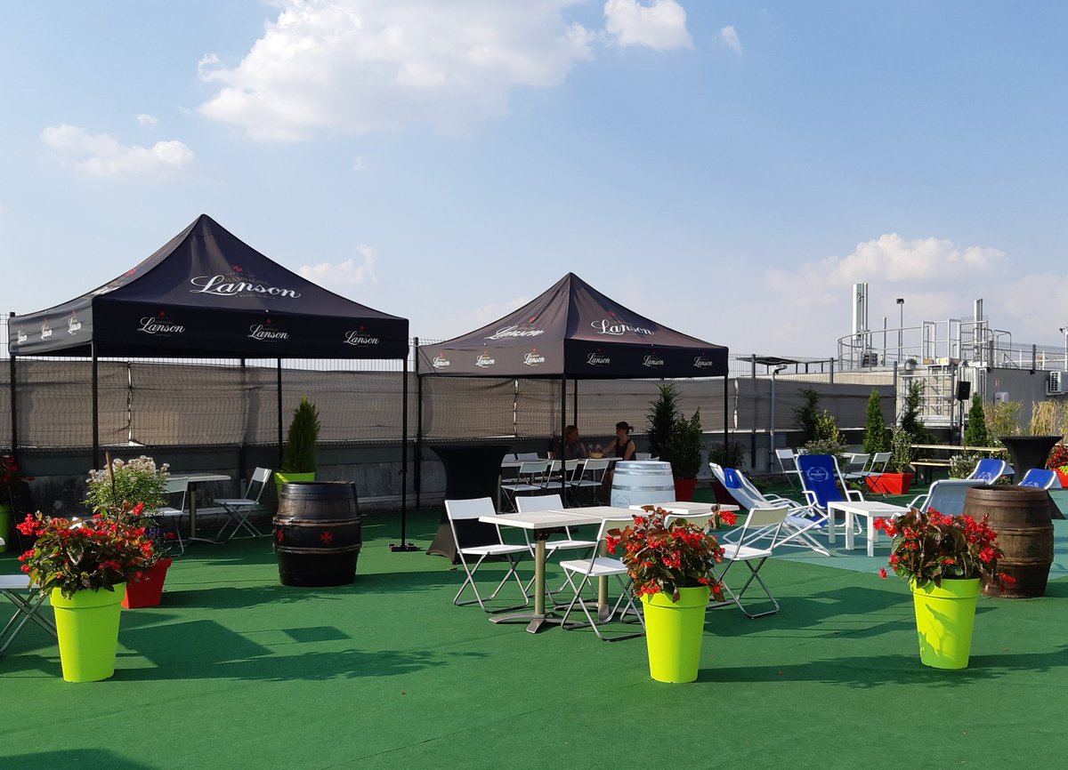 eBaiCharles's tweet photo. #ReIms, été insolite ...Montez au #Rooftop du 6e étage de parking #Buirette pour profiter d'un étonnant  espace de détente au-dessus des toits 
Transat, #Champagne 🍾 et brumisateur😉  jusqu'au 20/08
@ChampagneLanson https://t.co/U0bD0VxS3l