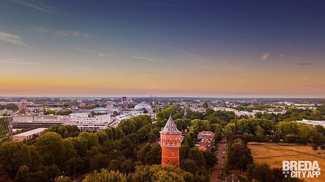 t2in2rs's tweet photo. Reposting @bredacityapp:
De #watertoren van #Breda ❤️🔥
#bredacityapp #bredacity #visitbreda #ilovebreda #welkominbreda #bredabestebinnenstad #onsbreda #grotekerk #grotekerkbreda #photography #travelphotography #cityphotography #netherlands #visitbrabant #visitholland #travel https://t.co/Le6CuNsfEO