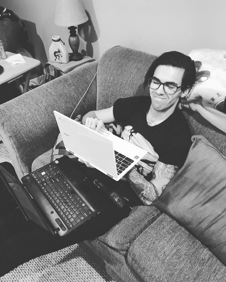 18thAddison's tweet photo. Via Toms IG...
When you got a lot of awesome going on and you’re trying to keep up with yourself 🤷🏻♂️🤷🏼♀️
#punkrockin2018 #2laptops #getonourlevel 😂 https://t.co/C8v79gycH0