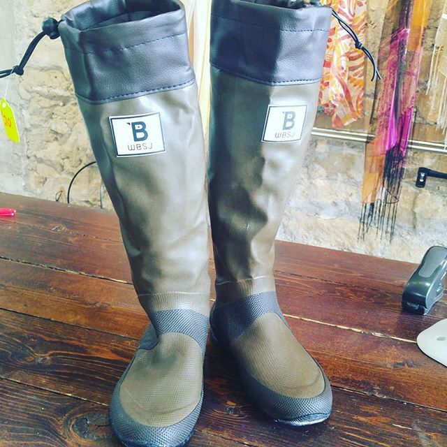 Last pair of WBSJ natural rubber boots! Size 6-7. $20 ift.tt/2uRjltC