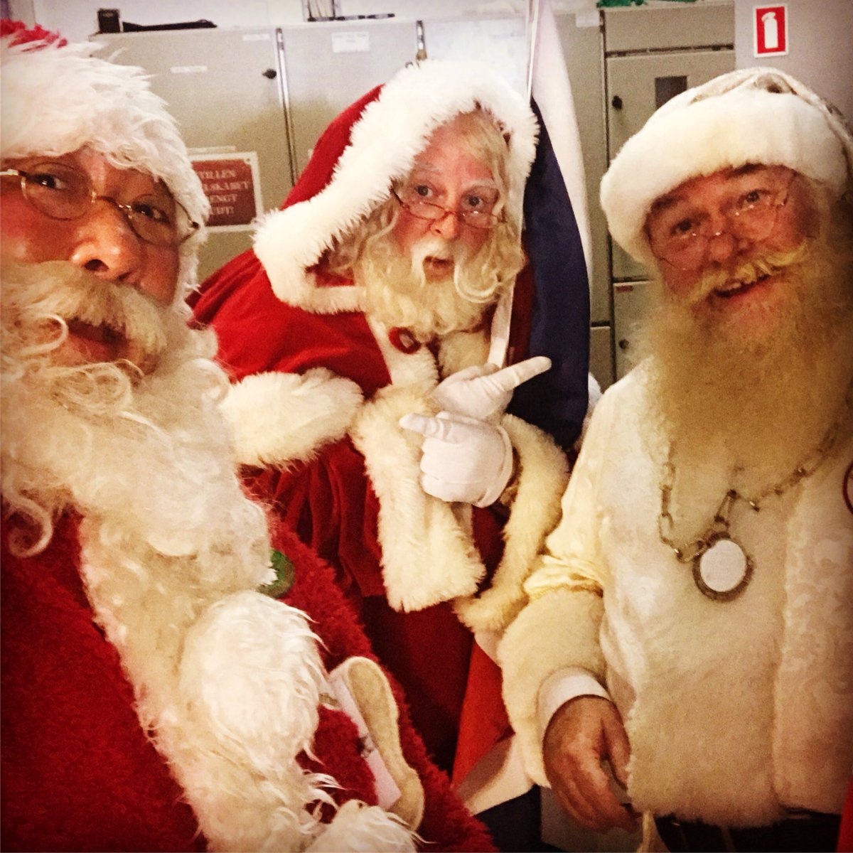 mambon's tweet photo. 🇯🇵🇬🇧🇺🇸🎅
日本+英国+米国の公認サンタクロースでございマス、クリスマス🌲
#世界サンタクロース会議 #wscc #wscc2018 #worldsantaclauscongress #bakken
https://t.co/1kR41TtdRN https://t.co/FXkkYsiRQX