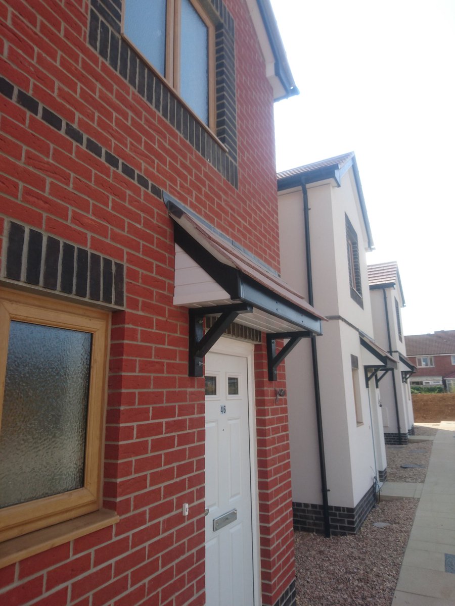 SusanEdwards78's tweet photo. Fantastic day to take handover of these 4 stunning new #SharedOwnership homes at #Pemberly. Built by FH Cummins and sold by @SWHomesUK. Very happy buyers!!! https://t.co/m92Ol3CQ0X
