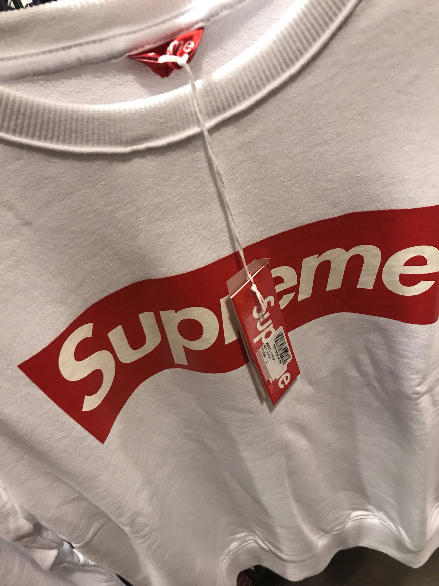 Selling fake supreme cheap