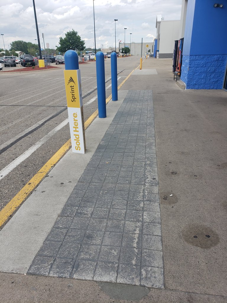 Another pole wrap up. This one at Walmart in Winona. <a href="/AzraSmailagic/">Azra Smailagic</a> <a href="/TimMiller44/">Tim Miller</a> @sprint